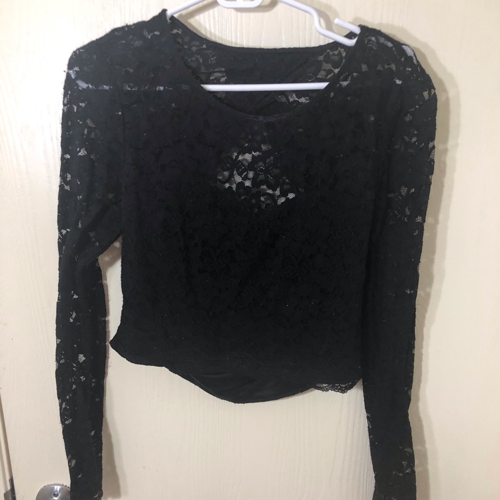 Lace long sleeve crop